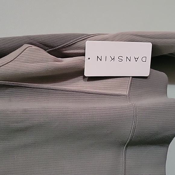 NWT Danskin Ladies Large Crop Pullover *C8 - Picture 2 of 4